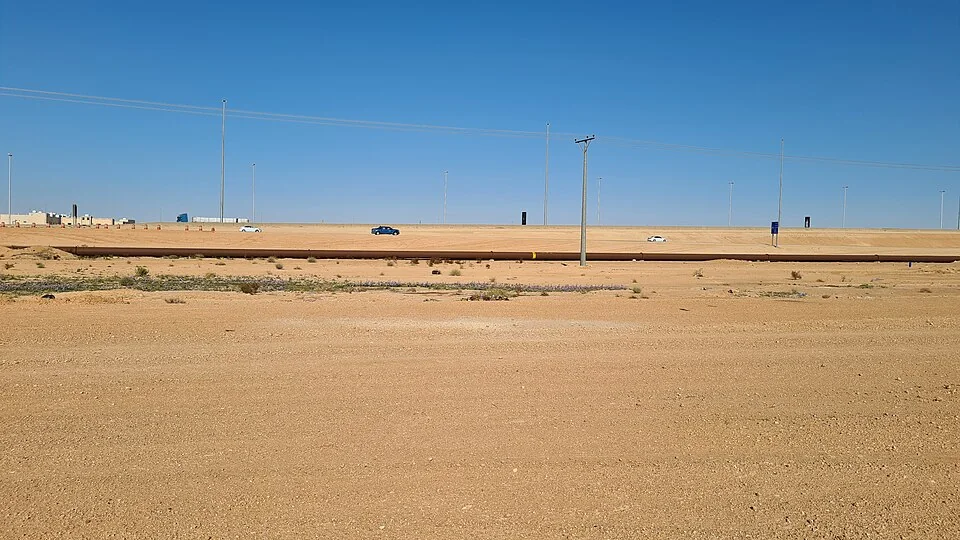 صورة لخط التابلاين التاريخي قرب عرعر