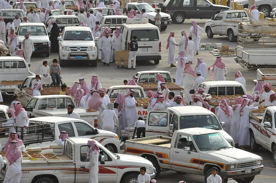 مشهد أرشيفي لسوق التمور في بريدة